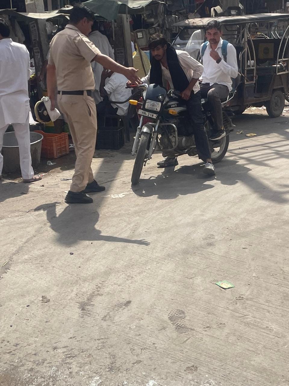 27 vehicles were fined for violating the no number plate rules.