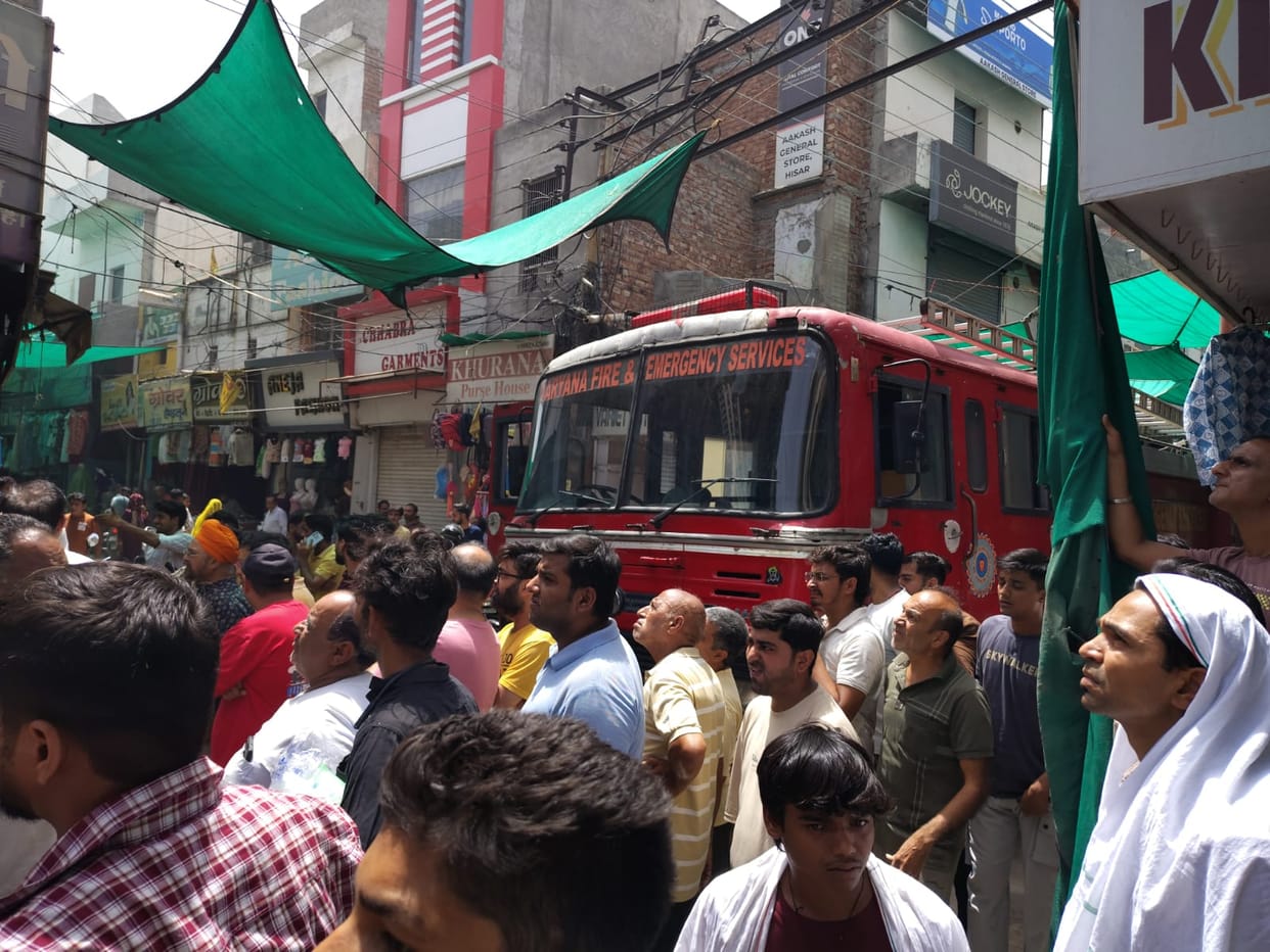 A fire broke out suddenly in a garment shop on Sunday due to a short circuit.