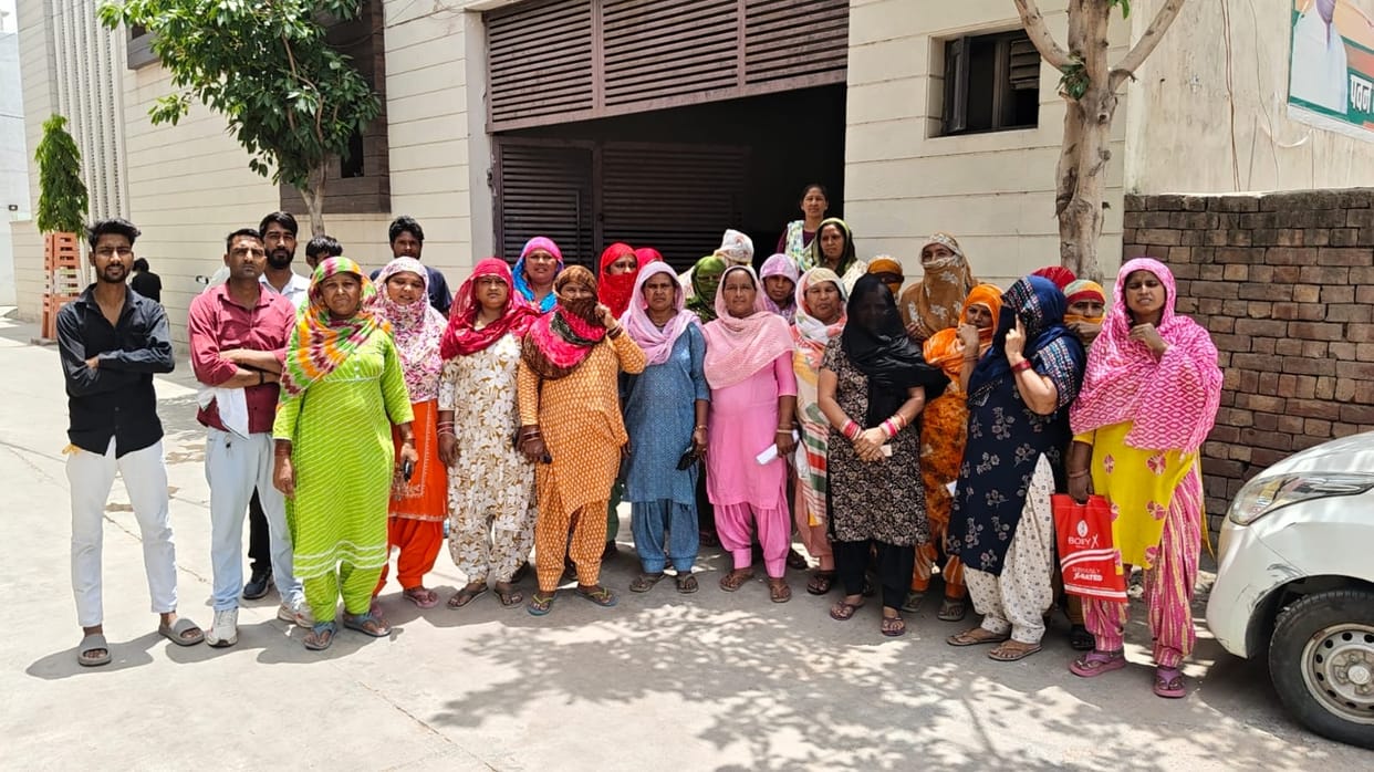 Cleaning workers expressed their pain after not receiving their salaries for three months.