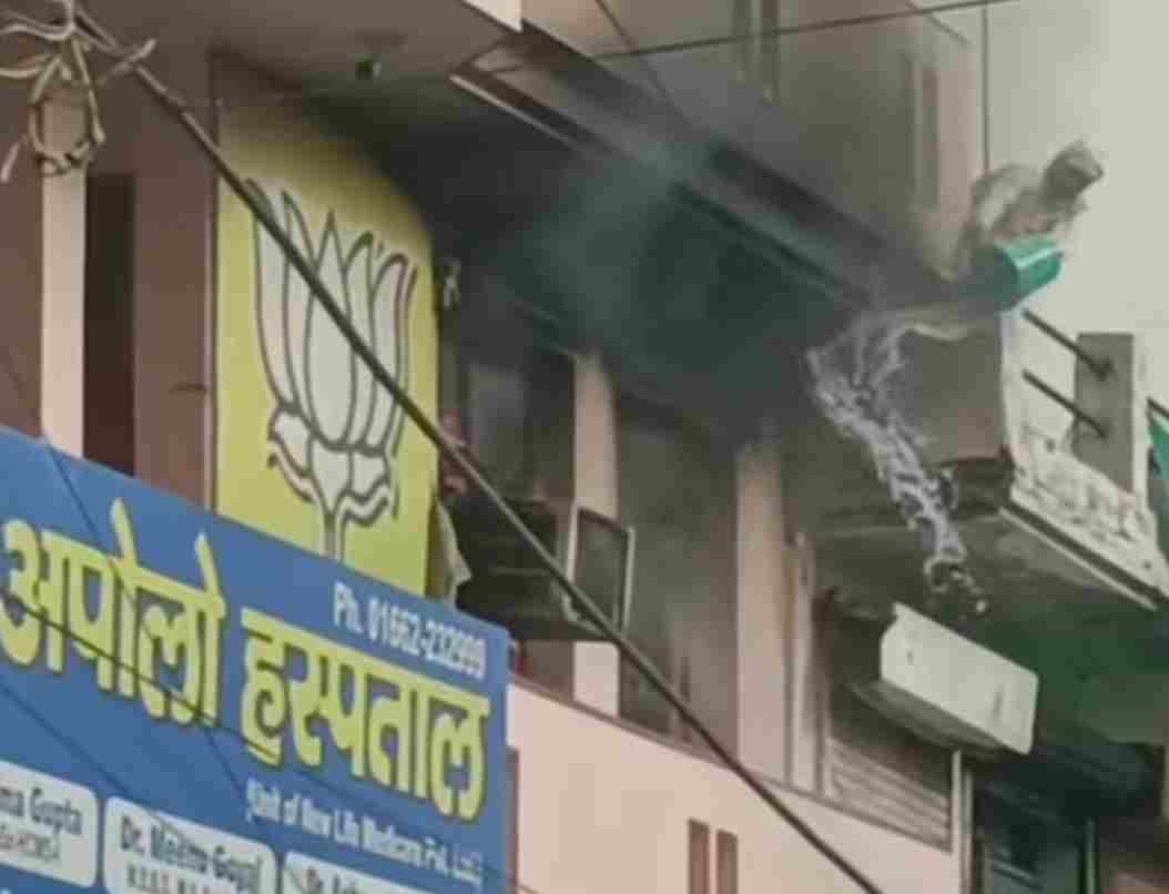 Fire breaks out at former minister Dr Kamal Gupta's house