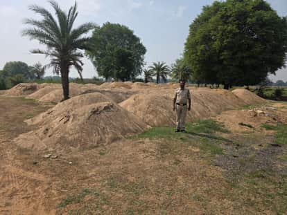 Major action of Mineral Department on illegal sand excavation in Jagdalpur