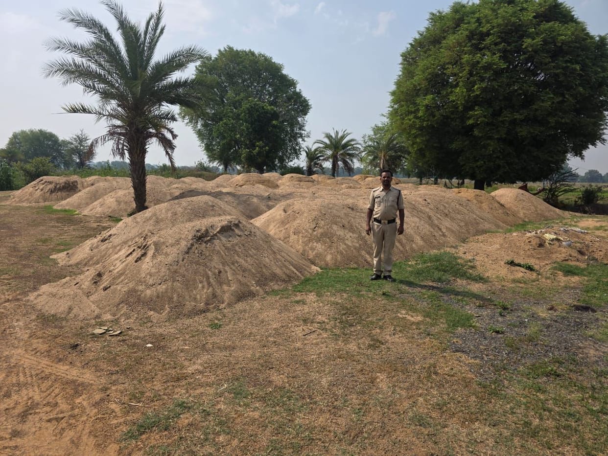 Major action of Mineral Department on illegal sand excavation in Jagdalpur