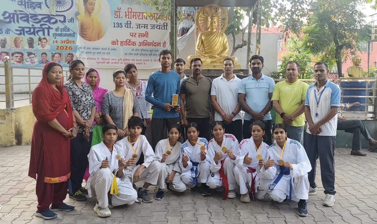 Players won 10 medals, including six gold, in the district karate championship.