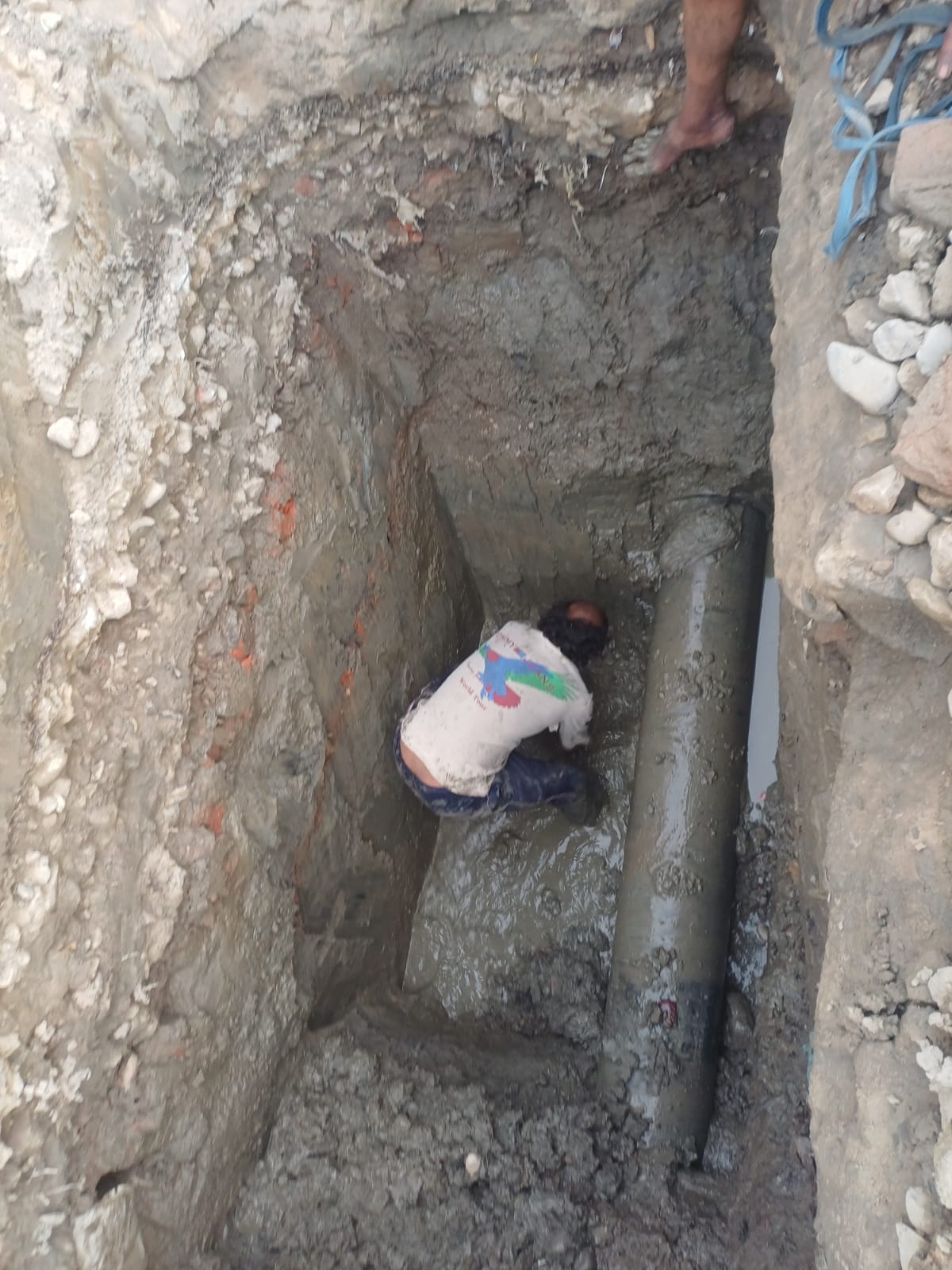 There was an uproar due to the bursting of the main water pipeline in Siwal Khas.