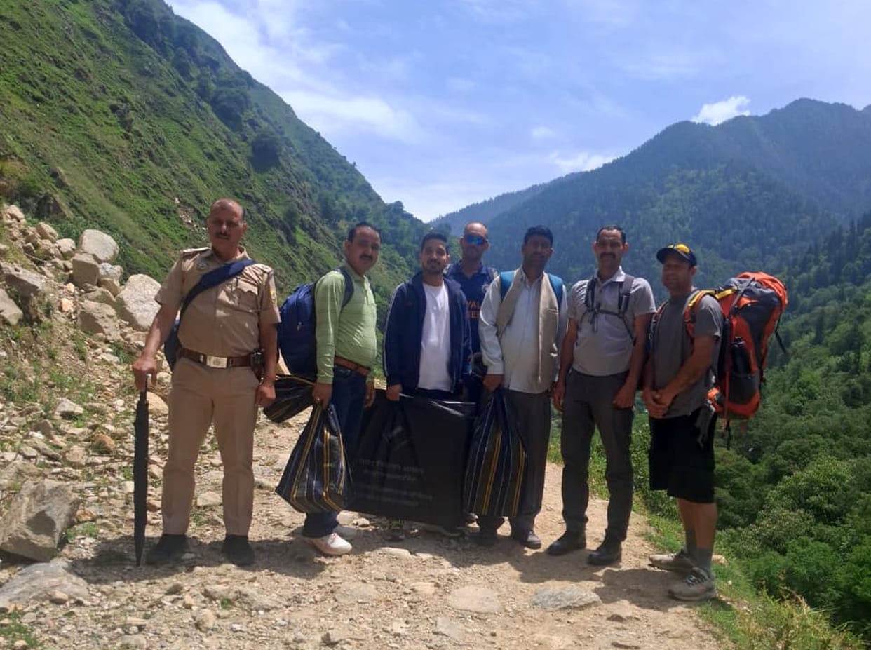 Polling party reached Shakti-Maraud after walking 18 km