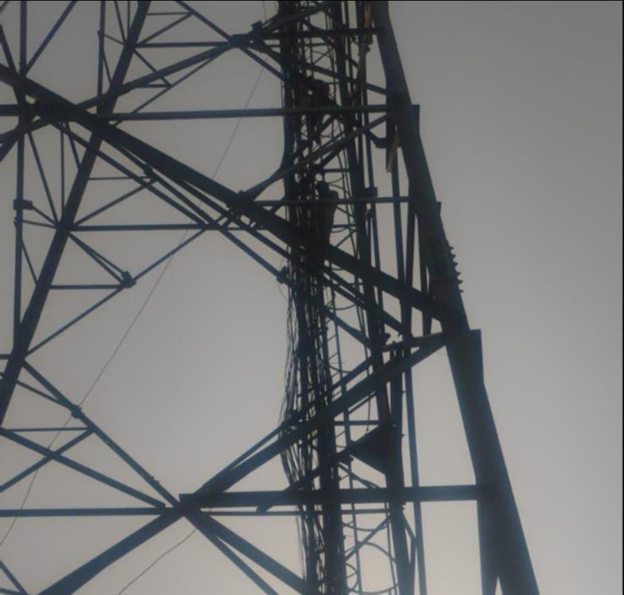 A young man climbed a tower to call his wife and child.