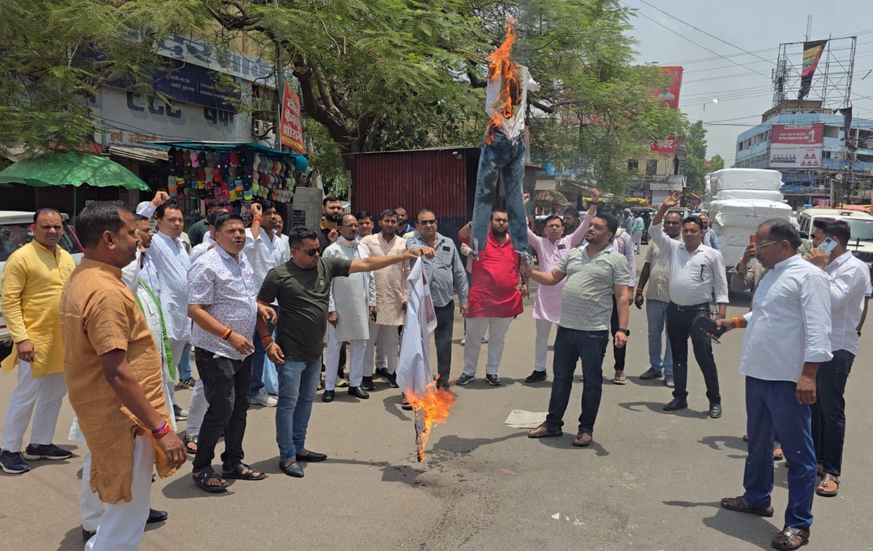 Rahul Gandhi's effigy burnt