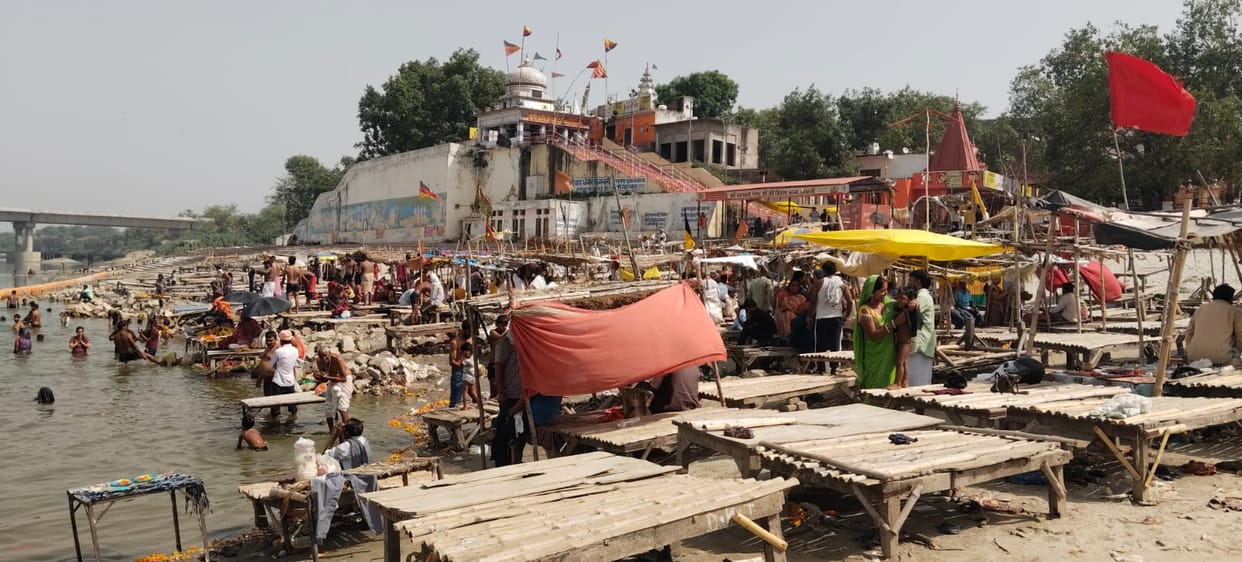 Complaint to SDM on the garbage and encroachment spread on Ganga Ghat