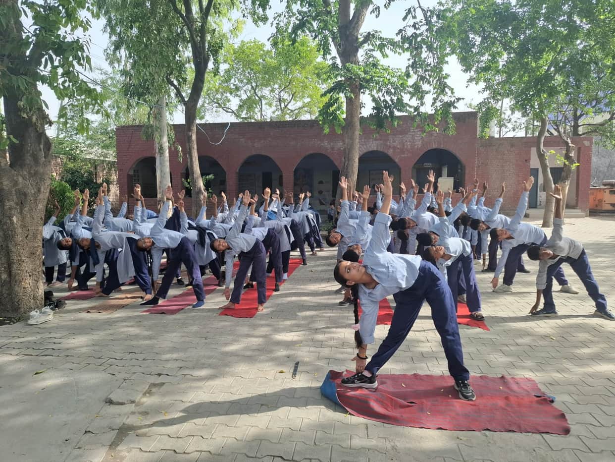 21,000 students practiced yoga protocols.