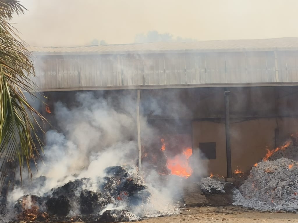 Serious questions raised on security management in Itpal Tendu Patta arson case in bijapur