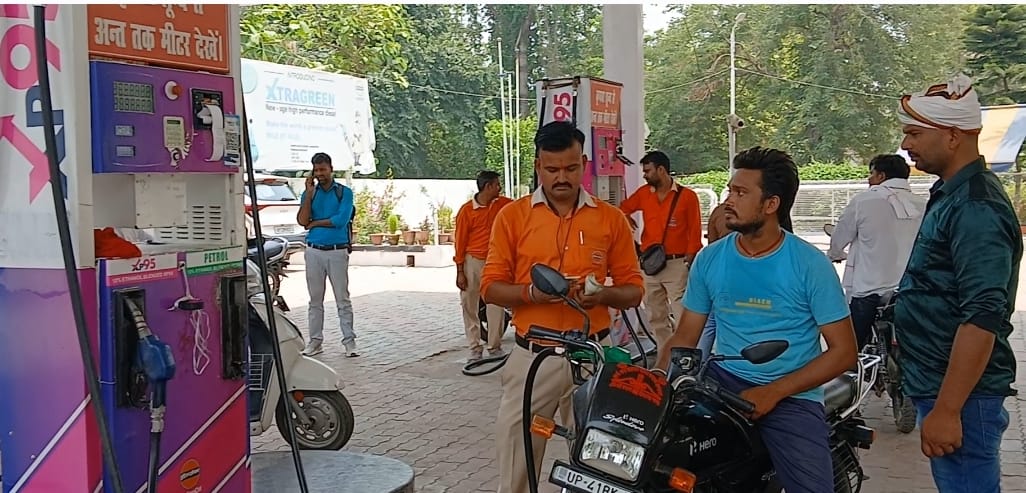 Petrol reaches Rs 101.77, diesel at Rs 95.29