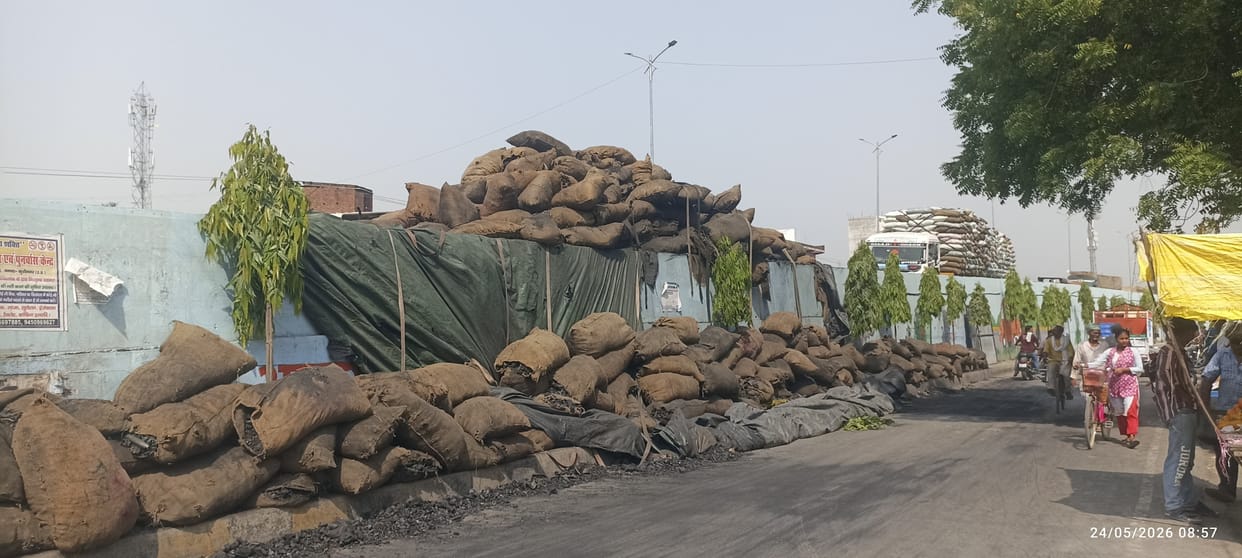 Coal-laden truck overturns from overbridge, falls onto service lane.