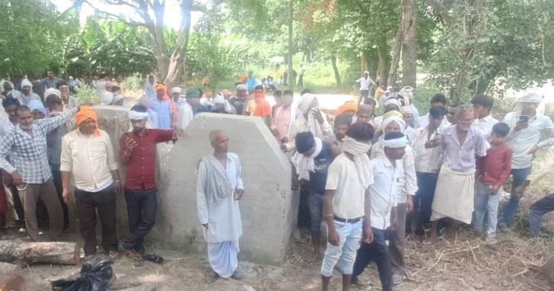 The funeral of the uncle and nephew took place after assurances of compensation and the registration of an FIR.