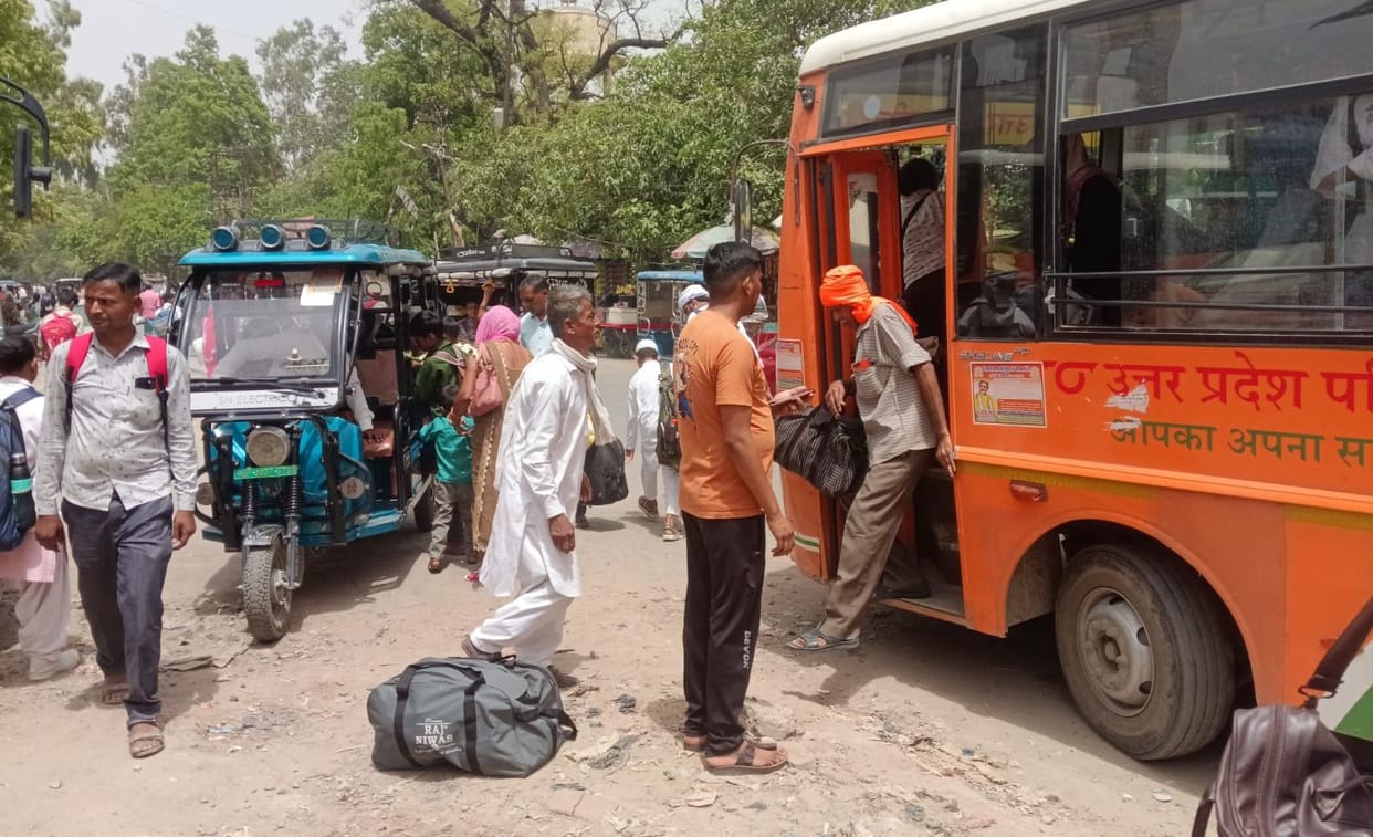 Orders ignored, passengers alighted on the road instead of the bus station