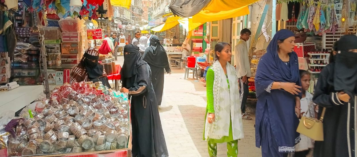 Crowds of women surge in markets; Eid al-Adha to be celebrated on the 28th.