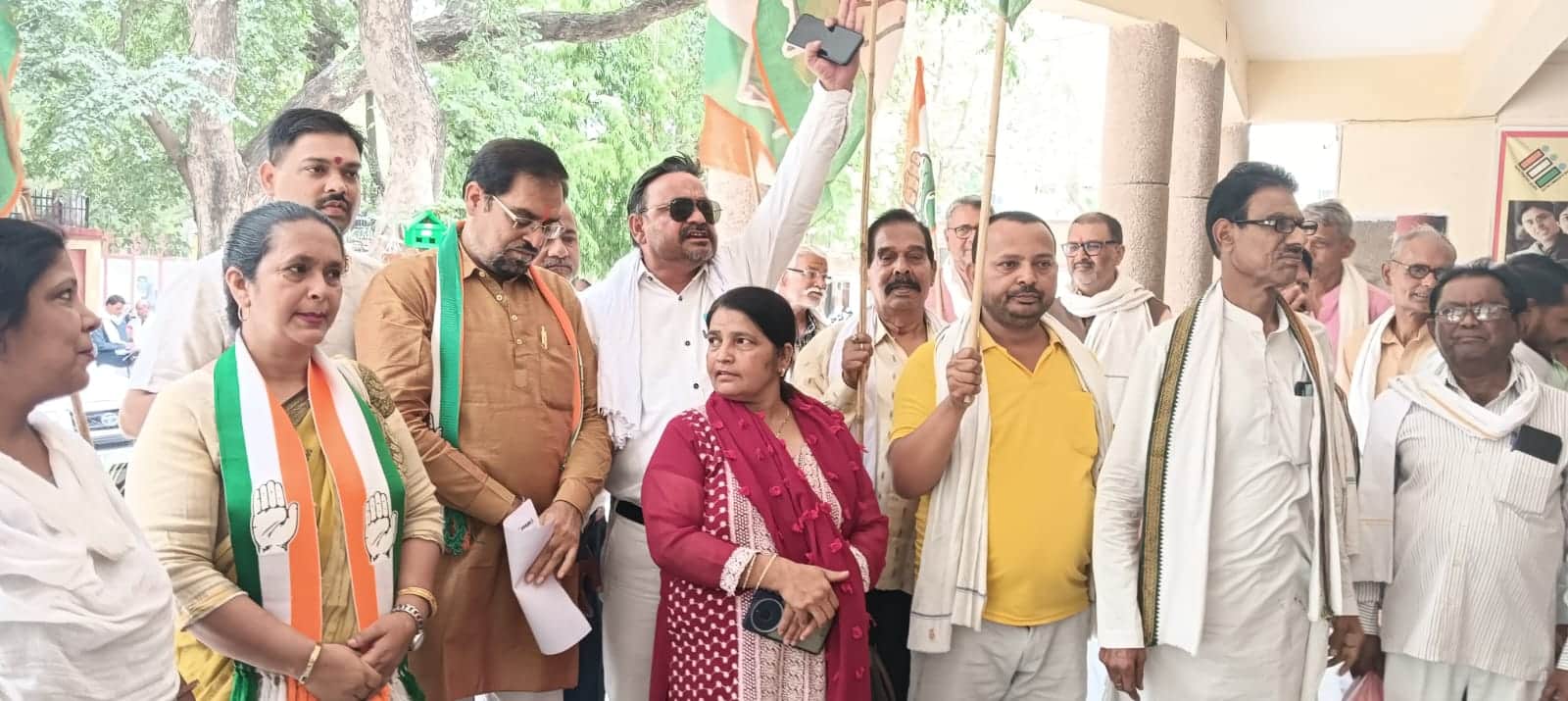 फोटो - 25 कलेक्ट्रेट में घटना के विरोध में प्रदर्शन करते कांग्रेसी। स्रोत- संगठन