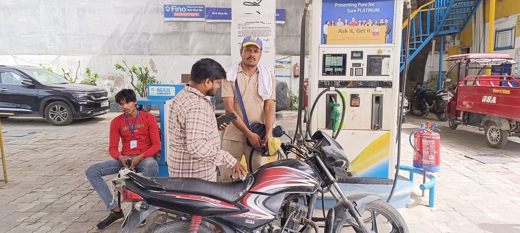 Petrol and diesel prices rise again, consumption falls