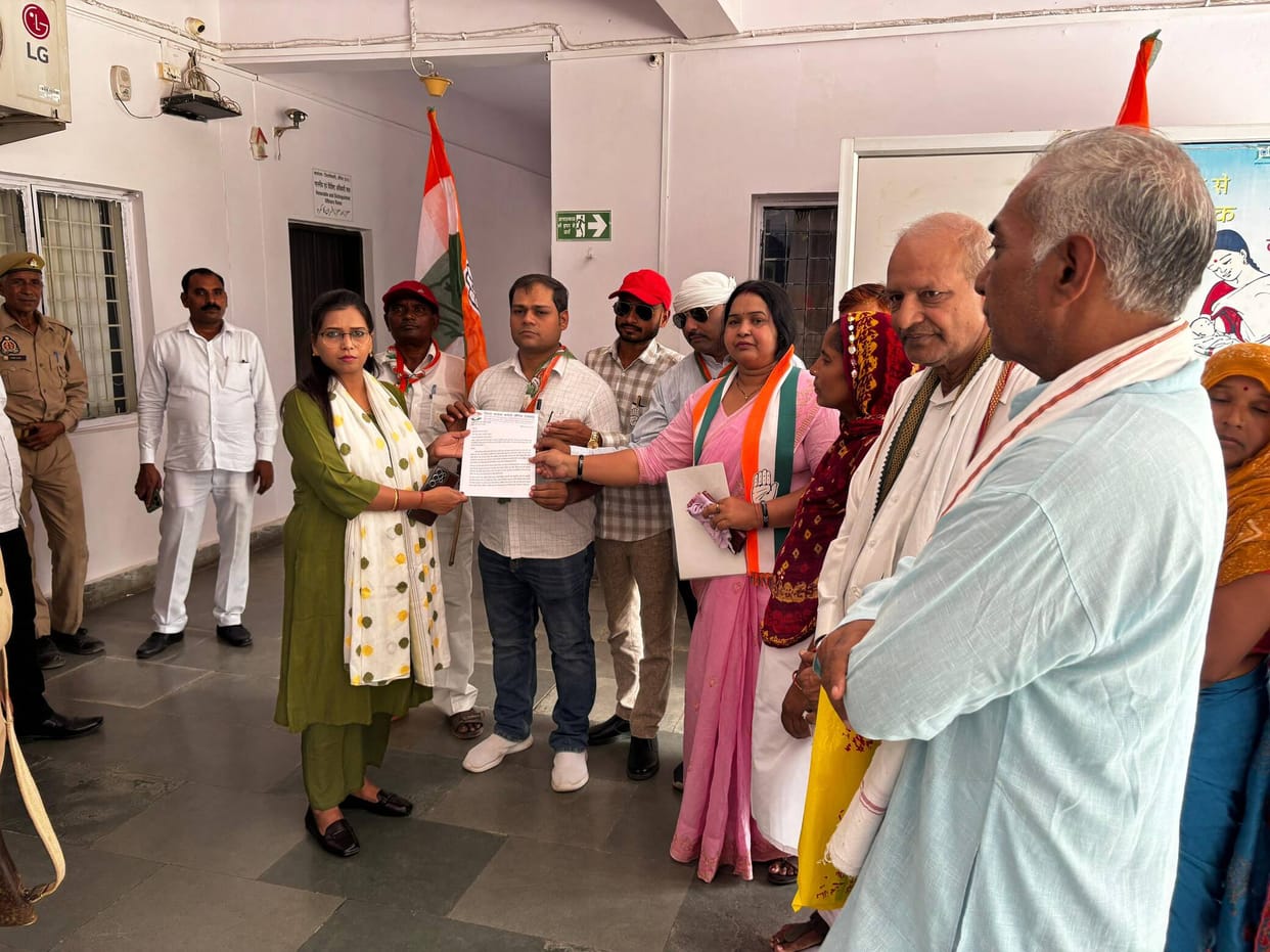 Congress protests against the brutality against a student in Mahoba