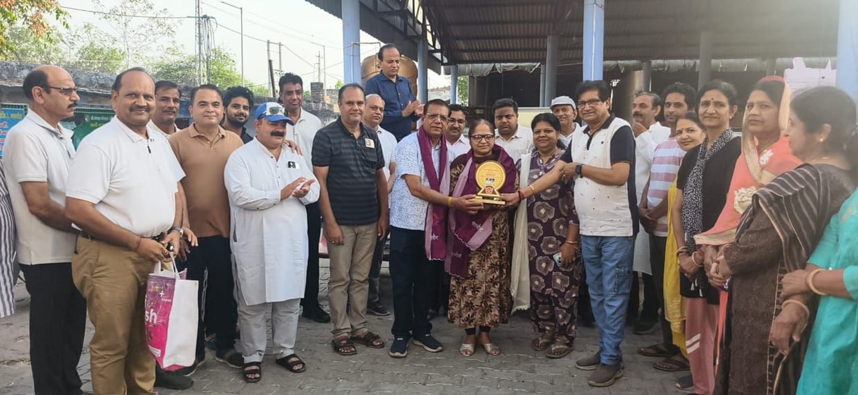ABVP Distributes Earthen Bowls for Birds