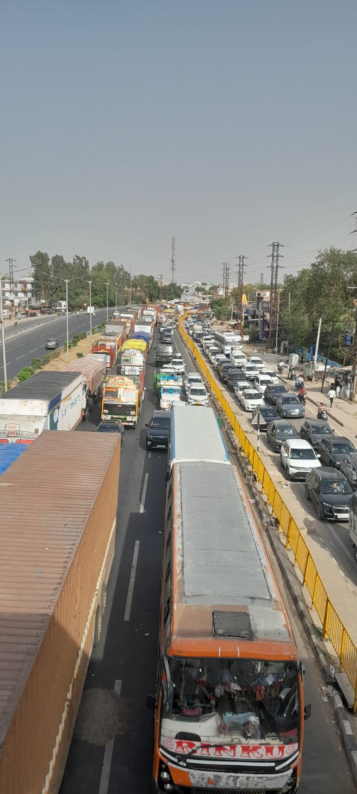 The highway was jammed for four hours, causing people to suffer in the heat.
