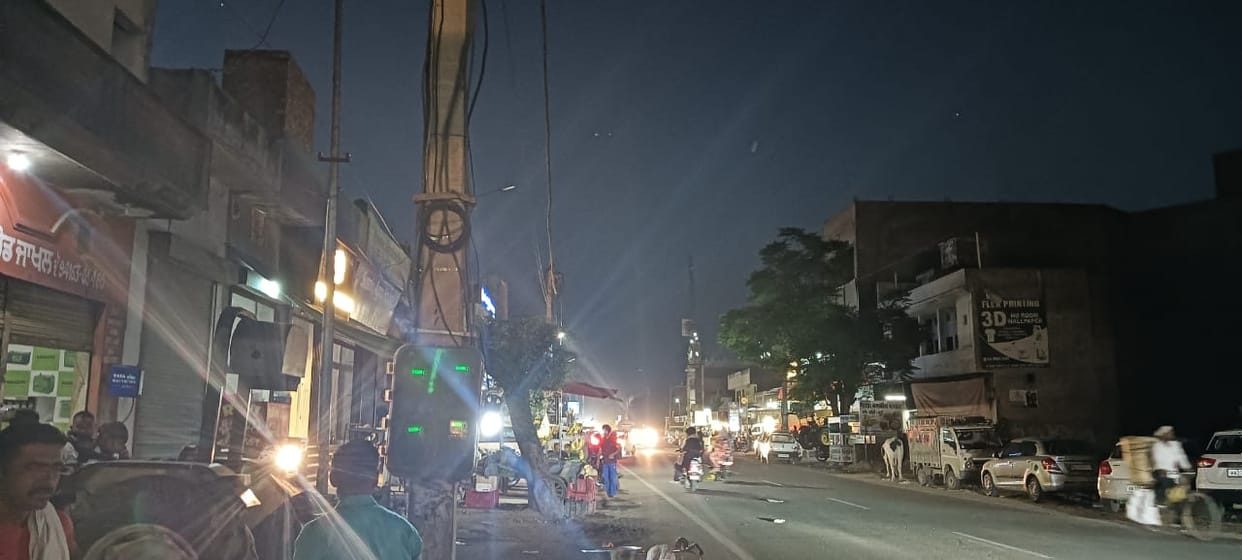 Main Bazaar and Chandigarh Road plunged into darkness as streetlights were not working.