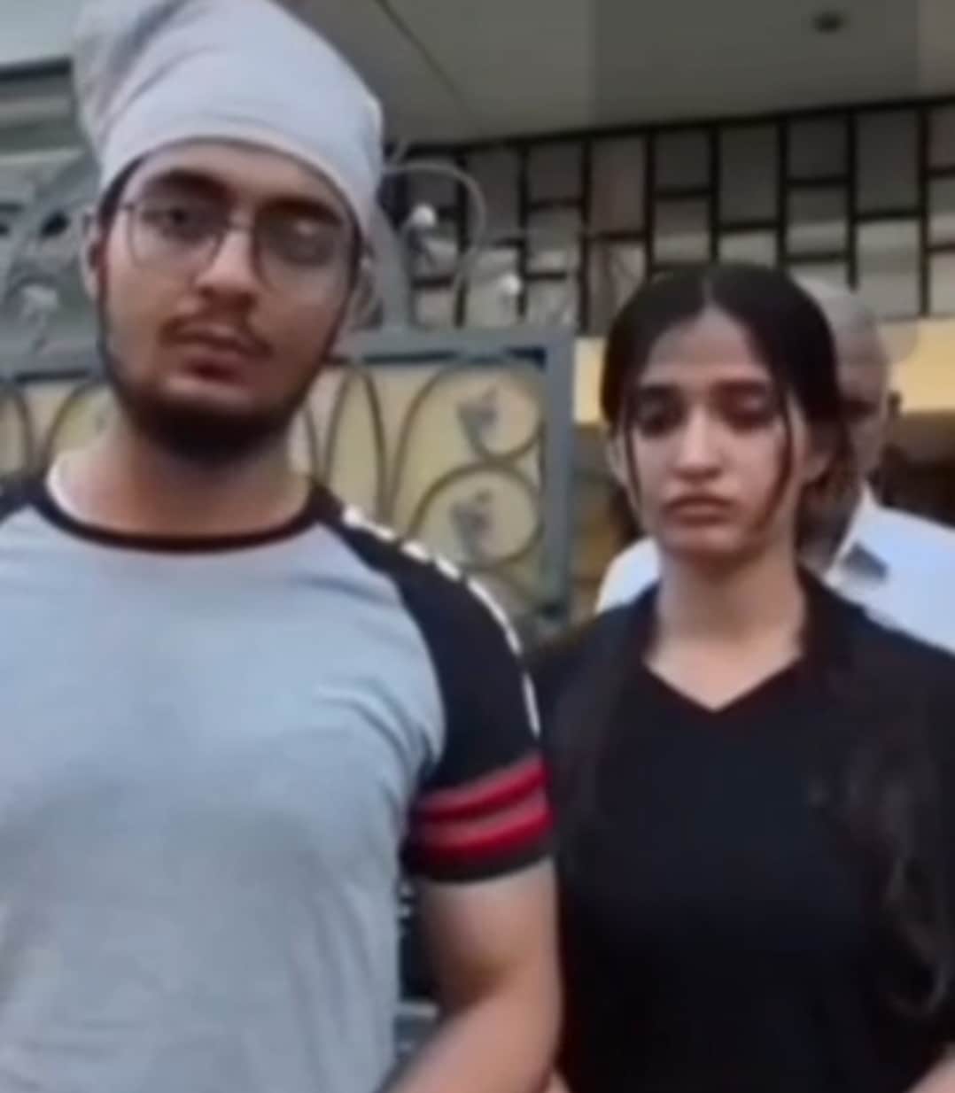 जानकारी देते मृतक डिम्पल के बच्चे स्वयं