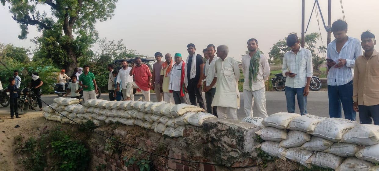 The department made a show of placing sacks of soil on a dilapidated culvert, angering the villagers.