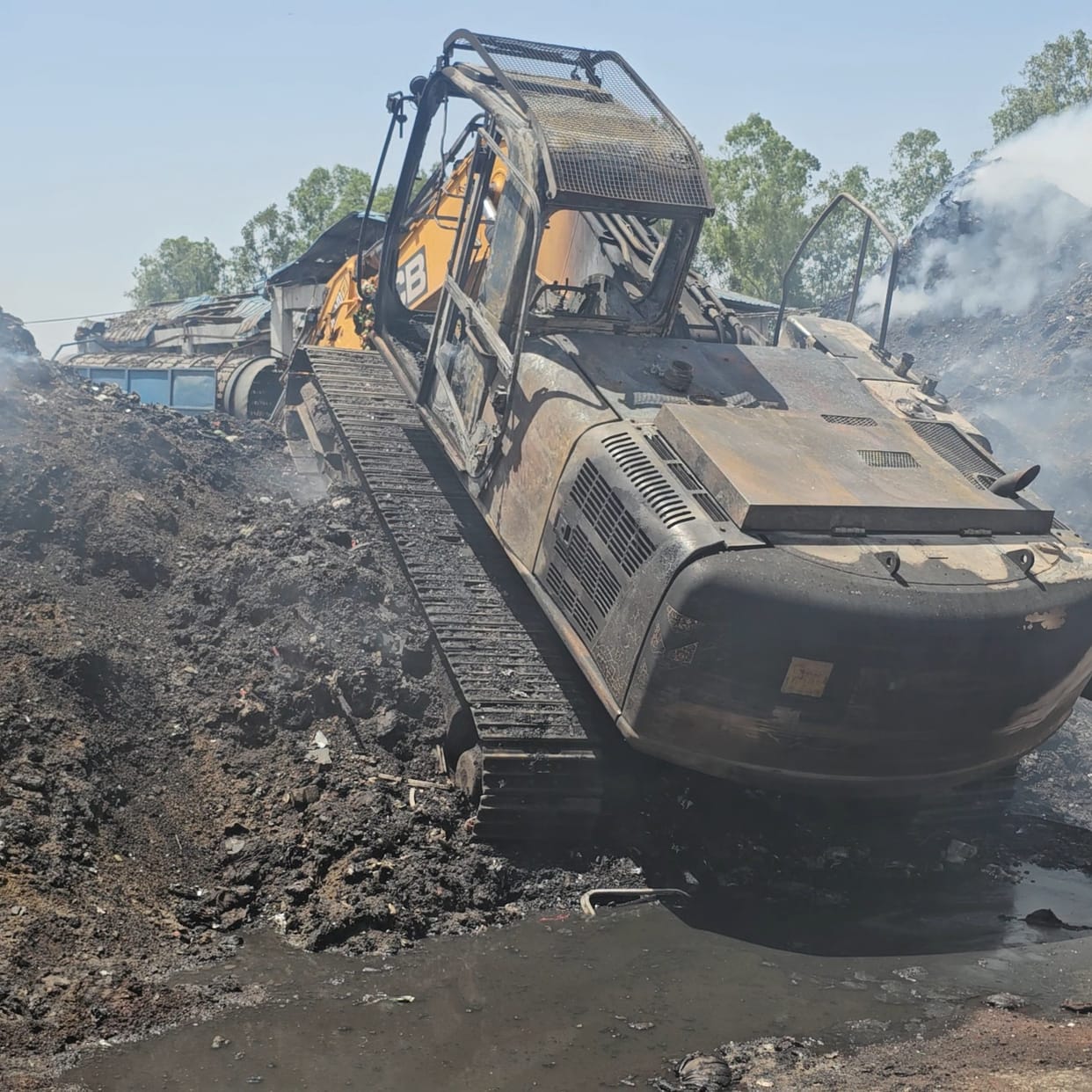 Poclain Machine Gutted in Fire at Municipal Waste Plant; Driver Safe