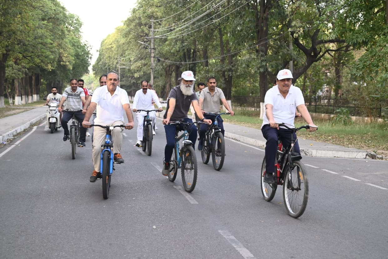 Message of Fit India given through cycle rally in KU