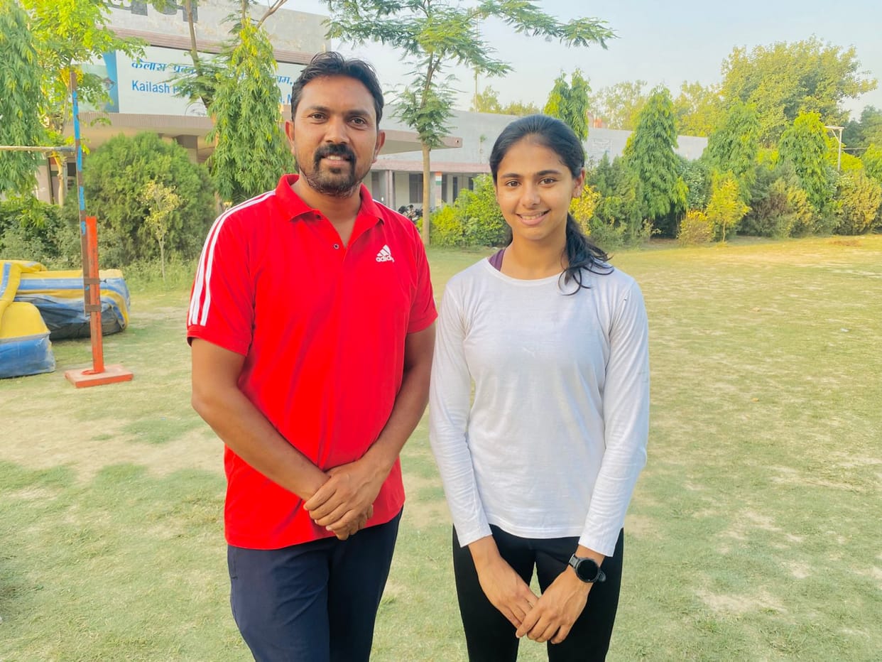 Khyati leapfrogs to gold, Manasi wins silver
