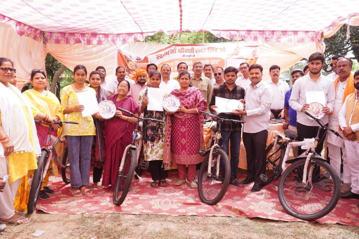 Meritorious Students Receive Bicycles