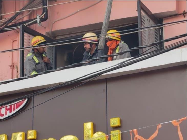 A fire broke out in a restaurant due to a spark from a tandoor oven, and it was extinguished within two hours.