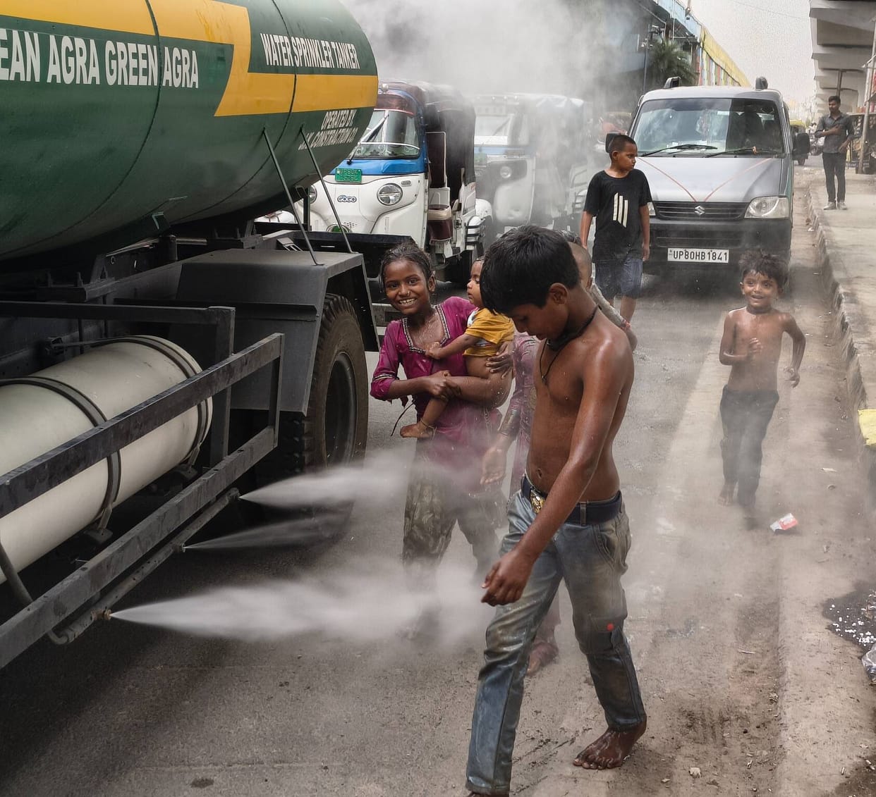 The sun brought sweat, with temperatures reaching 45.4 degrees Celsius, and temperatures expected to remain above 45 degrees for three days.