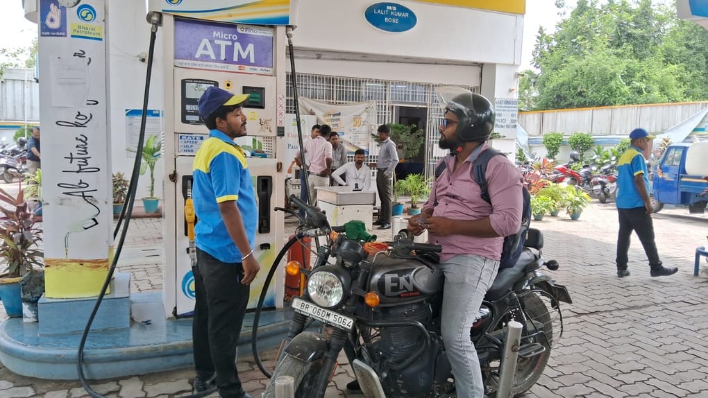 UP: Petrol Crosses ₹100 Mark in the Capital—Fourth Price Hike in a Week; Check Out the New Rates for Regular a