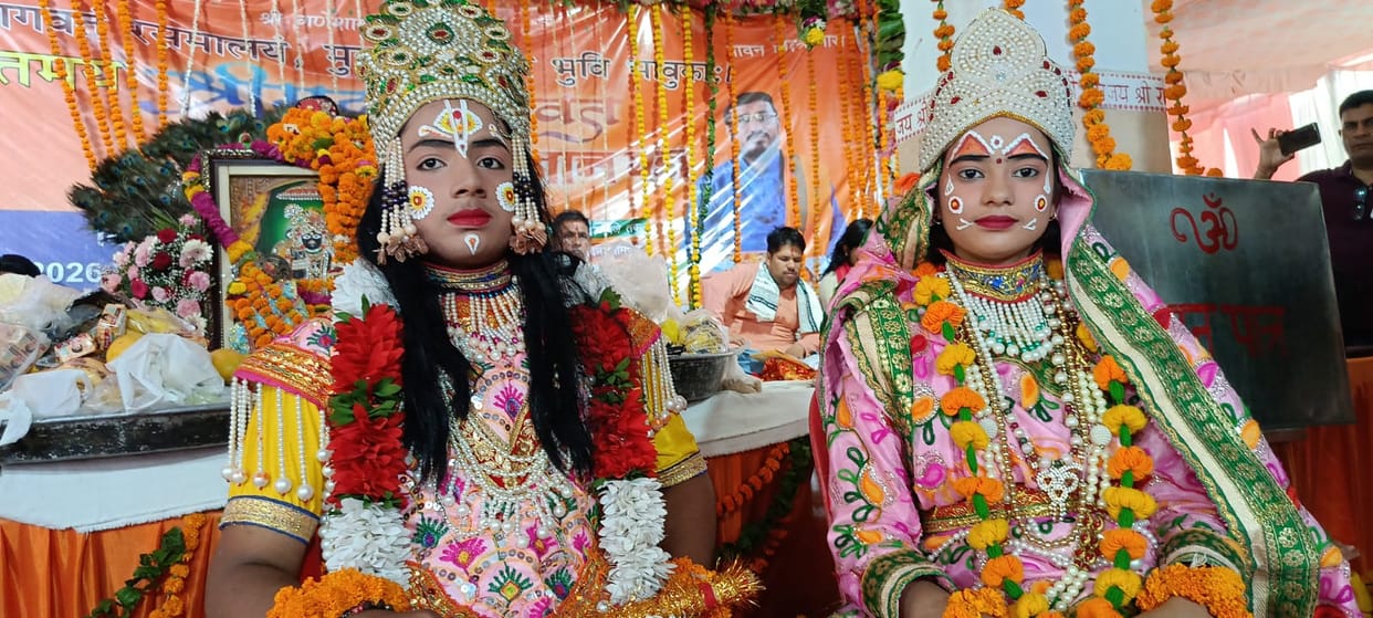 Devotees were moved after seeing the tableau of Shri Krishna-Sudama.