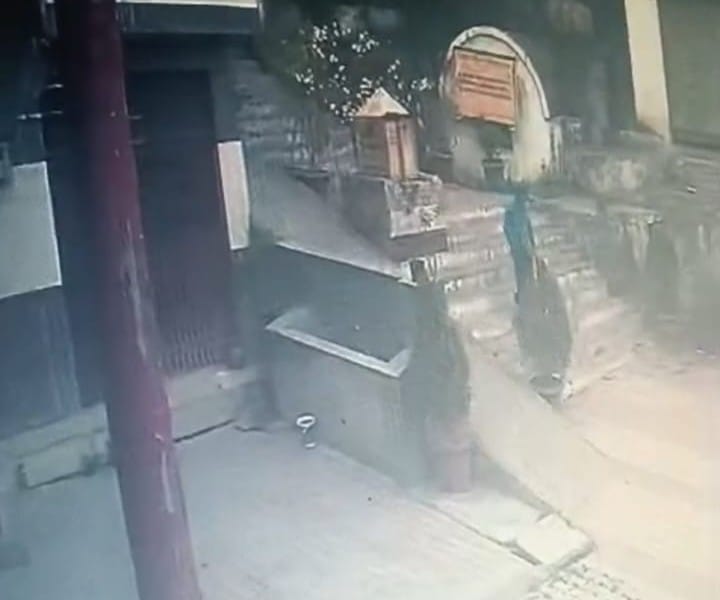Theft at Chambaghat crematorium; thieves flee with offerings and other items