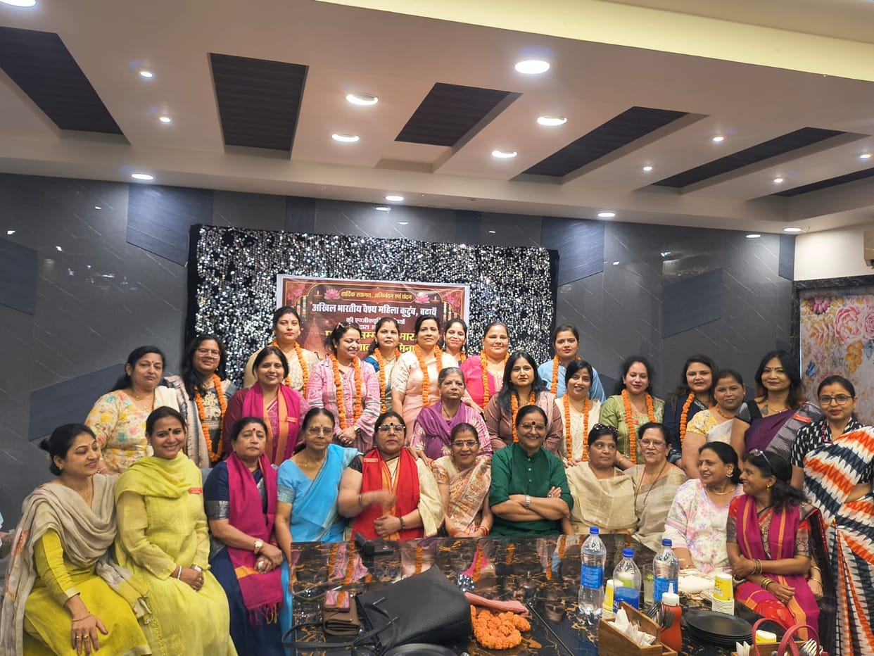 Vaishya Mahila Kutumb honored meritorious students