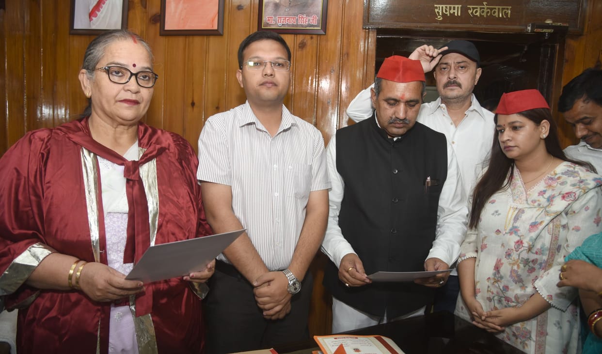 After the High Court's strictness, the Mayor administered the oath to the SP councilor
