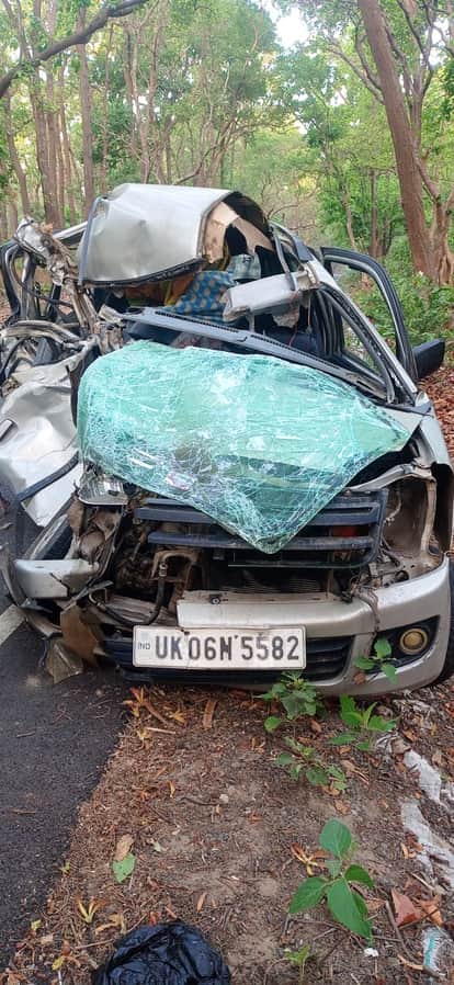 Car and pickup collide, four injured including a five-year-old innocent