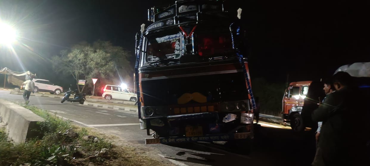 Pickup and truck collide, 12 people injured