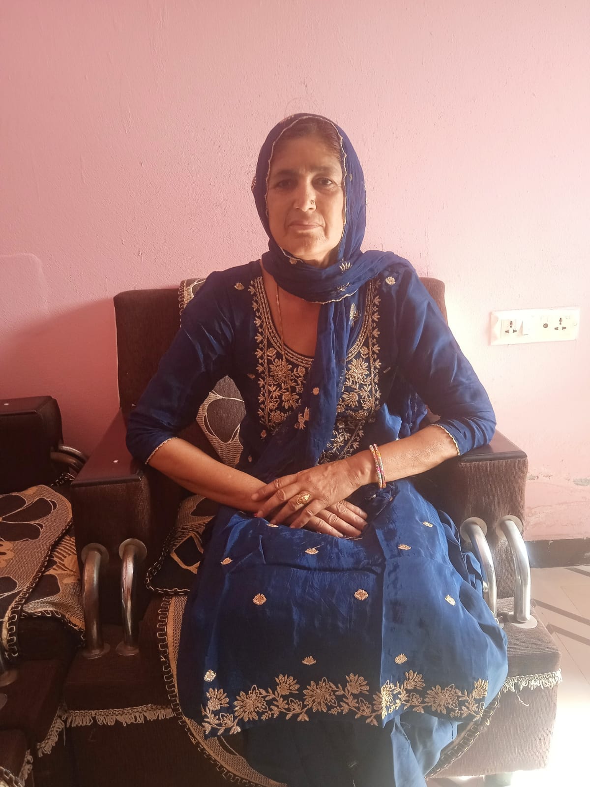 In the scorching heat, Leelas School teacher Kamla set an example of dedication by individually listing 1,150 houses; she will be honored on May 31.