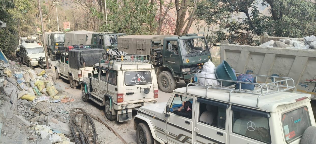 The pressure of vehicles is causing traffic jams in Dharchula, the main stop of Adi Kailash Yatra.