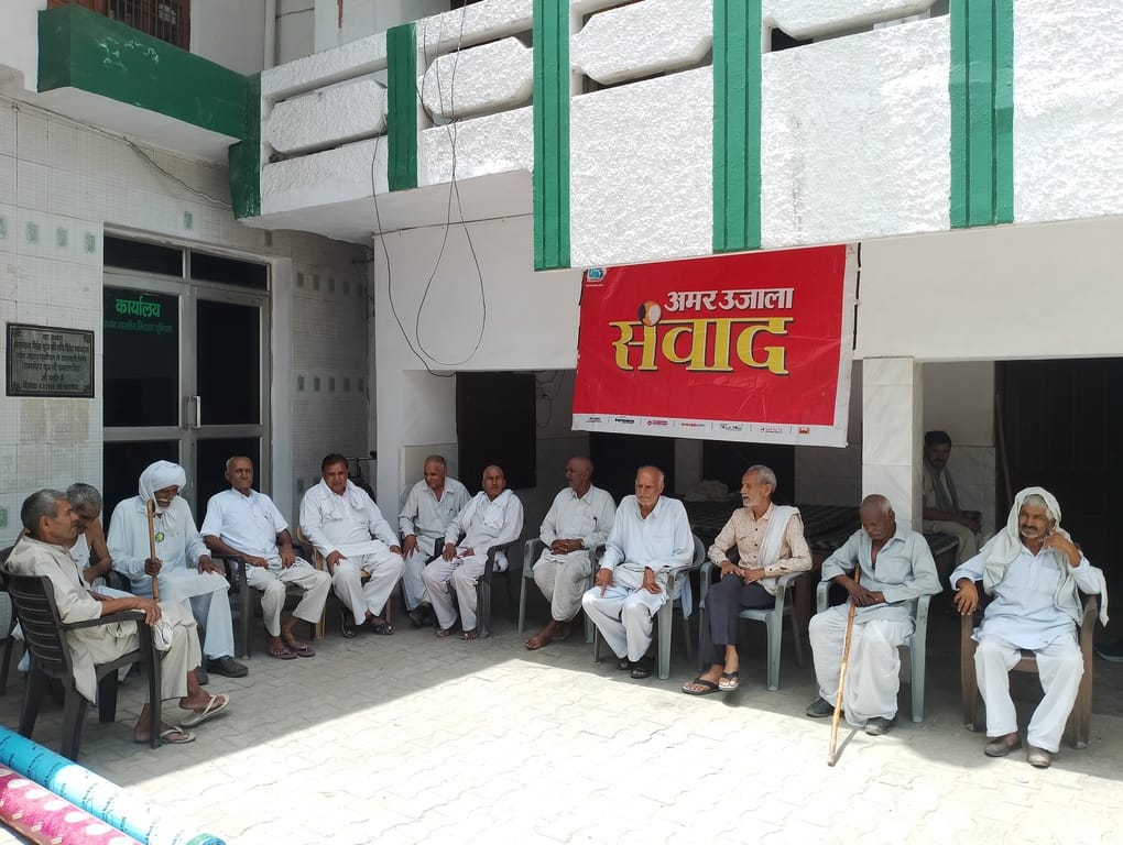Liquor shops near schools and educational institutions should be removed.