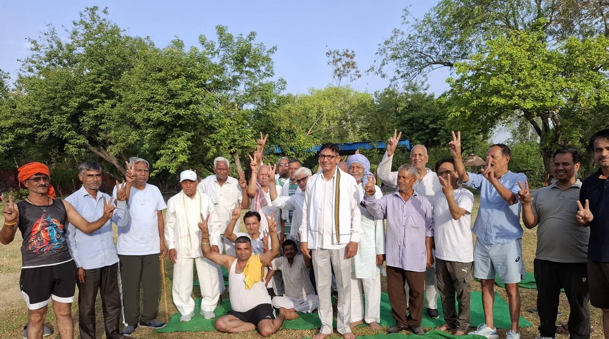 Demand for increasing pension to Rs 10,000 and free treatment