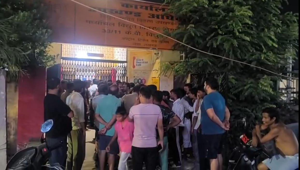The substation was surrounded at midnight and they returned only after the power was restored