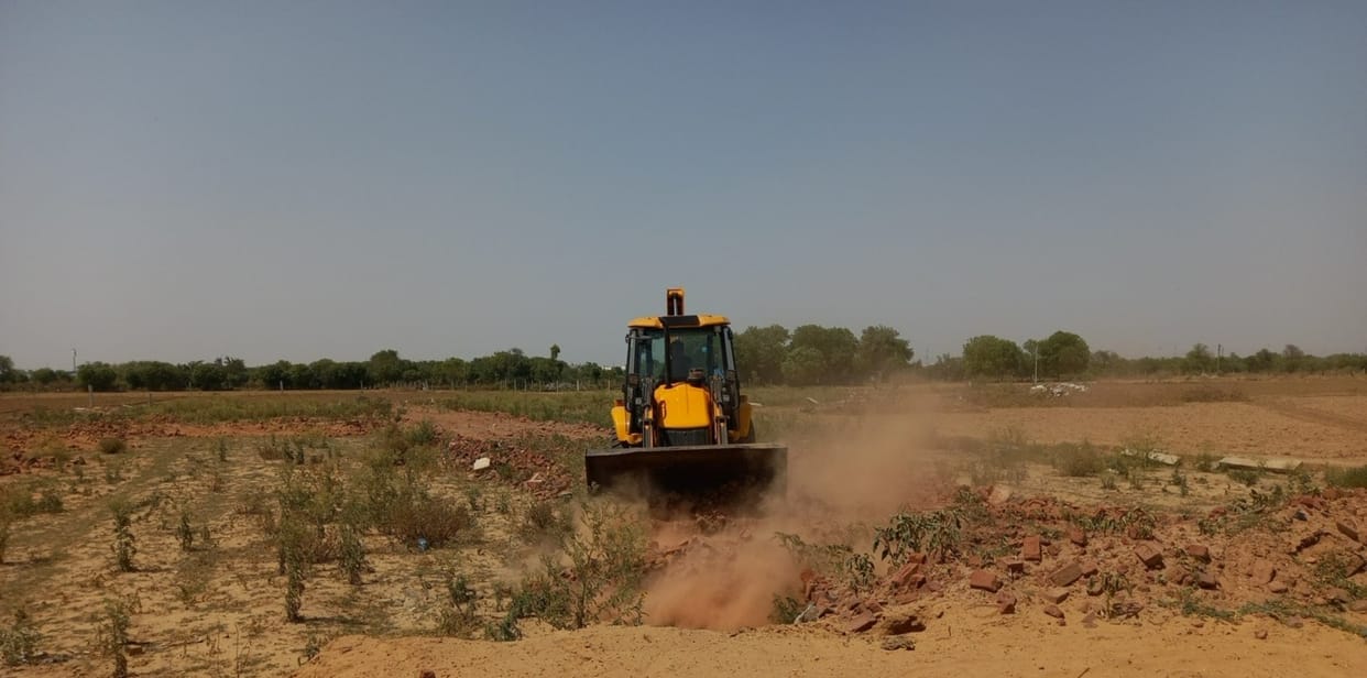 Bulldozers attacked illegal colonies, many buildings were demolished