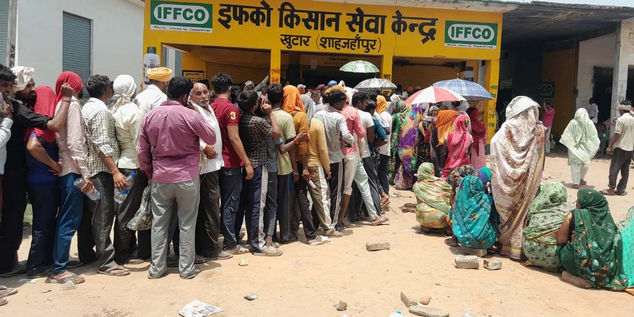 The heat is putting farmers queuing for urea to the test.