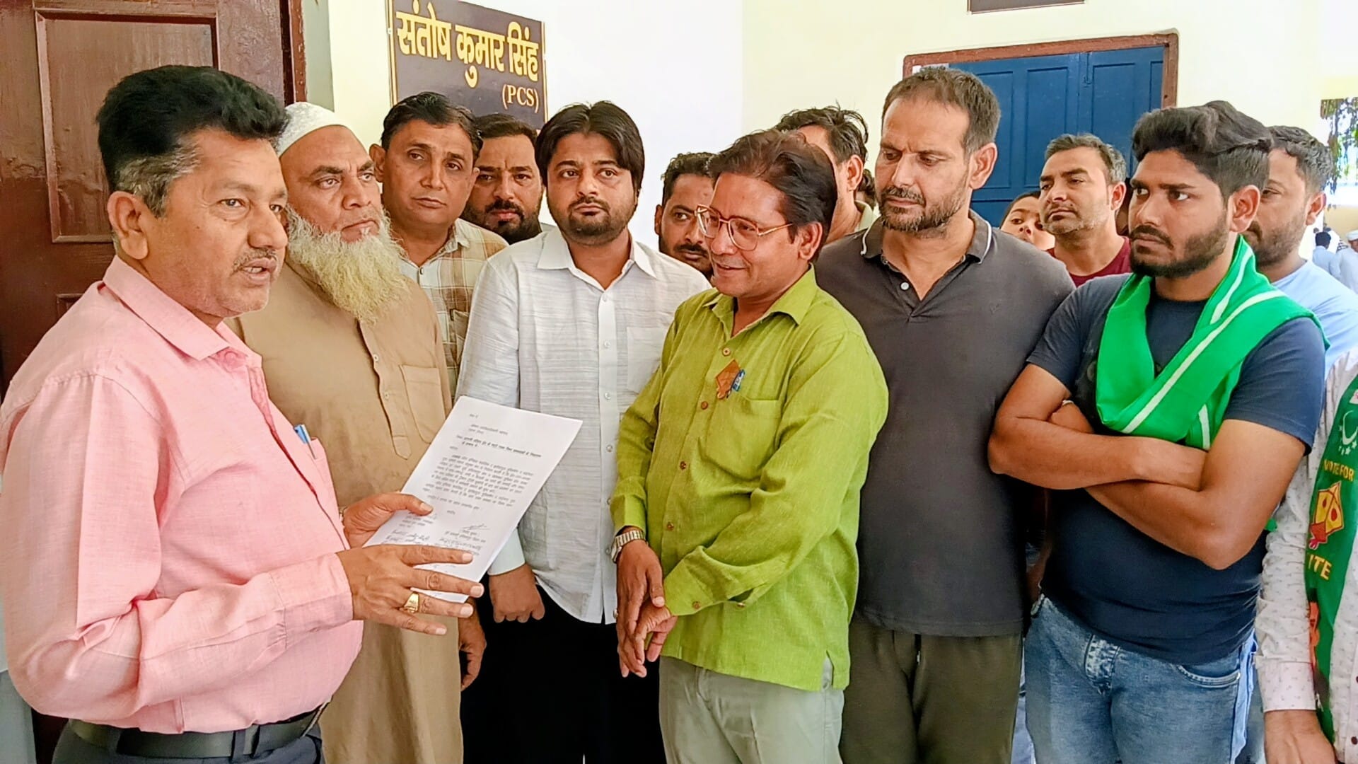 Memorandum given to SDM for electricity, water and sanitation system