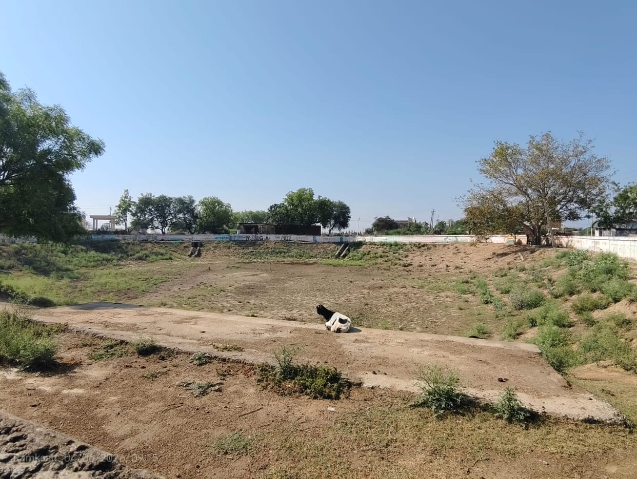 Two crore drowned... Amrit Sarovar dried up