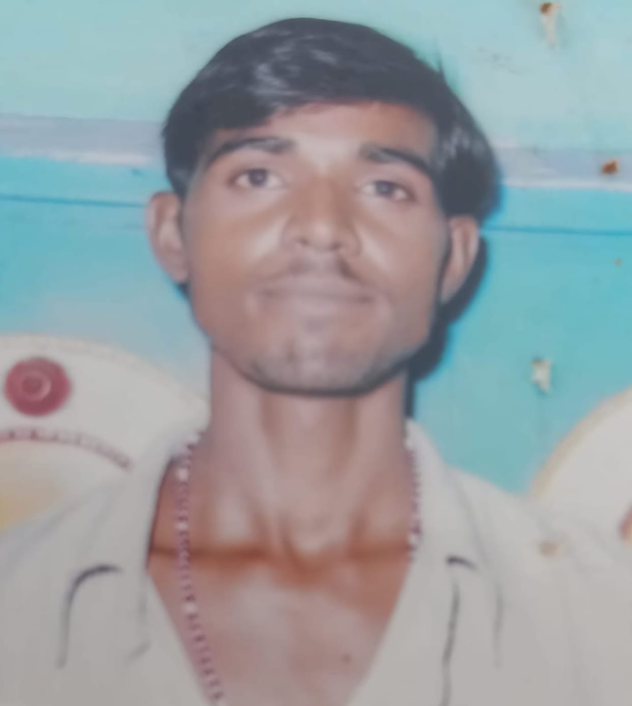 A young man, heartbroken by the death of his wife and the loss of his daughter, hanged himself.